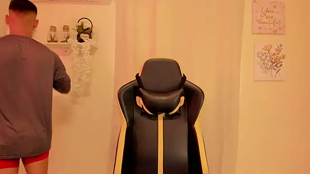 Snapshot of sexy_andres01 chatting on March 18, 1:36 pm sexy andres01 online show from March 18, 1:36 pm