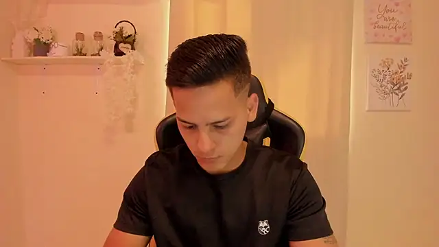 Snapshot of sexy_andres01 chatting on March 19, 3:16 pm sexy andres01 online show from March 19, 3:16 pm