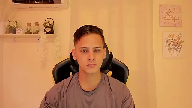 sexy andres01 online show from May 10, 1:38 pm
