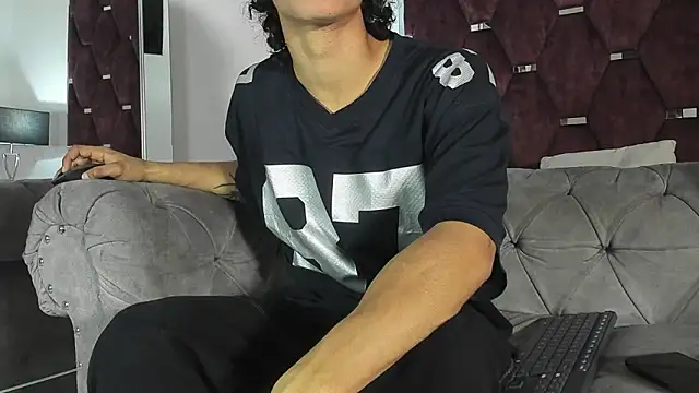 TonyBenedetti online show from April 17, 8:12 pm