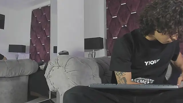 Snapshot of TonyBenedetti chatting on May 28, 8:17 pm TonyBenedetti online show from May 28, 8:17 pm