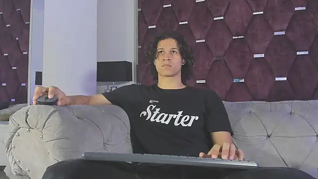 Snapshot of TonyBenedetti chatting on June 3, 8:14 pm TonyBenedetti online show from June 3, 8:14 pm