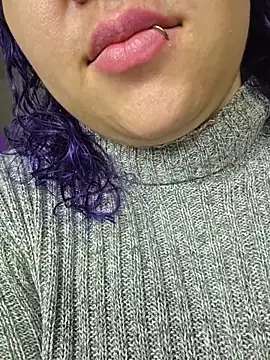 lilith velvet  online show from April 11, 1:15 pm