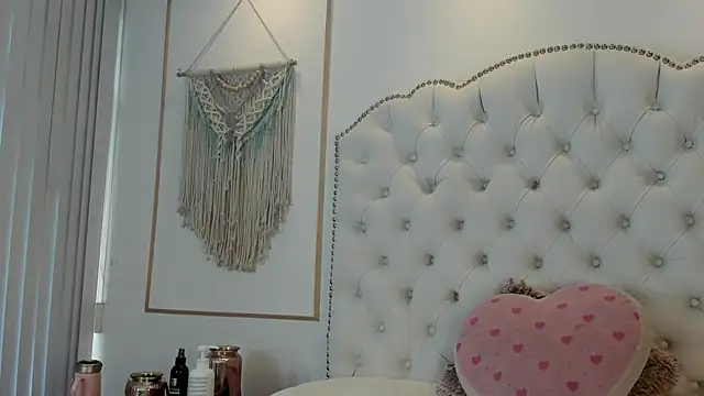 Sara funy online show from June 4, 11:38 am