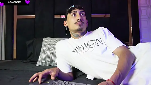 Dark Eros  online show from April 9, 3:50 am