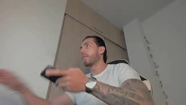 Axel  Blaze online show from April 8, 12:16 pm