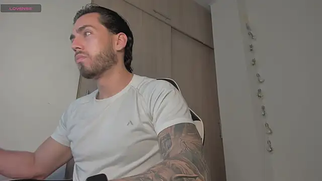 Axel  Blaze online show from April 18, 12:42 pm