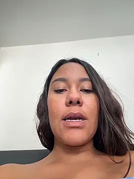 Snapshot of KarinaGrant chatting on March 10, 4:01 pm KarinaGrant online show from March 10, 4:01 pm