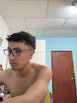 Snapshot of Gonzalogz chatting on May 1, 4:33 pm Gonzalogz online show from May 1, 4:33 pm