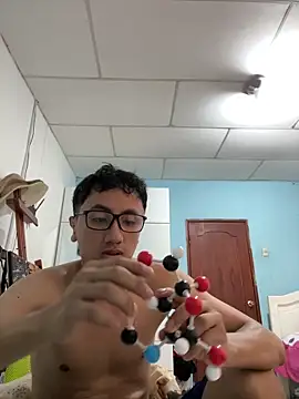 Snapshot of Gonzalogz chatting on May 8, 7:30 pm Gonzalogz online show from May 8, 7:30 pm