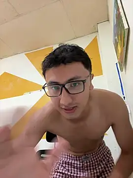 Snapshot of Gonzalogz chatting on May 10, 4:28 am Gonzalogz online show from May 10, 4:28 am