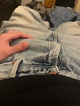 Snapshot of andri020292 chatting on February 24, 9:24 pm andri020292 online show from February 24, 9:24 pm