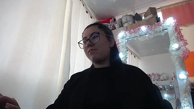 Snapshot of Marian_ballesteros chatting on May 13, 12:46 pm Marian ballesteros online show from May 13, 12:46 pm