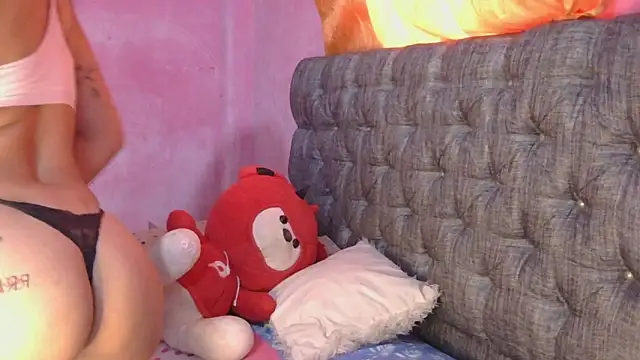 Snapshot of mia_luna88 chatting on February 28, 8:54 pm mia luna88 online show from February 28, 8:54 pm