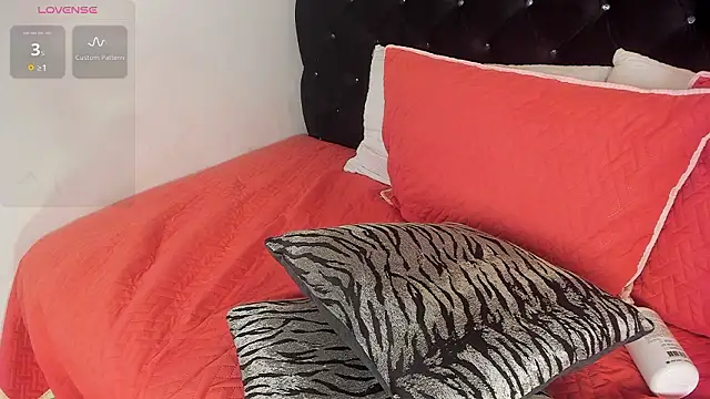 Snapshot of Chloe_rose_1 chatting on February 25, 12:20 am Chloe rose 1 online show from February 25, 12:20 am