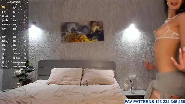 Snapshot of SophieShyy chatting on June 8, 1:28 am SophieShyy online show from June 8, 1:28 am