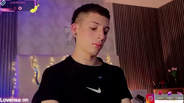 Snapshot of Dante_tay1 chatting on March 3, 10:04 pm Dante tay1 online show from March 3, 10:04 pm