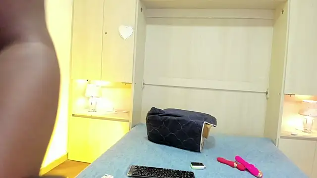 Snapshot of KateCoopper chatting on March 1, 4:03 am KateCoopper online show from March 1, 4:03 am