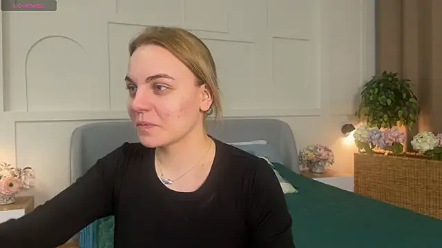 Glow Margo online show from March 13, 1:23 am