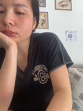 Ivy Trix2 online show from April 8, 3:39 am