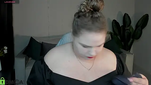 SofiRoce online show from August 7, 8:33 pm