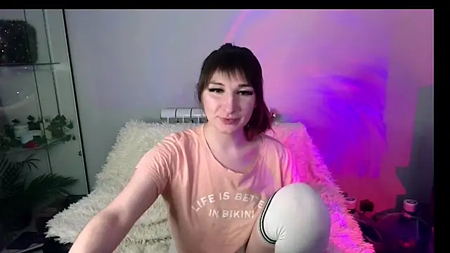 Birdie Kiss online show from March 26, 3:28 pm