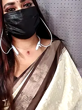 Snapshot of Cutie_Nila chatting on July 7, 6:47 am Cutie Nila online show from July 7, 6:47 am