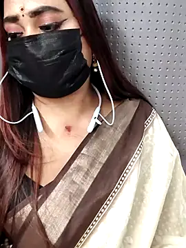 Snapshot of Cutie_Nila chatting on July 7, 7:23 am Cutie Nila online show from July 7, 7:23 am