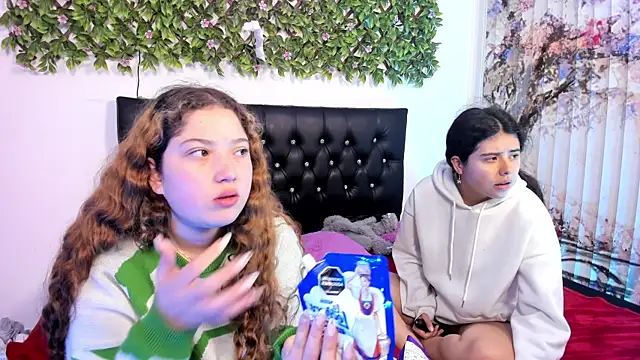 valeria and zoe online show from May 7, 2:11 pm