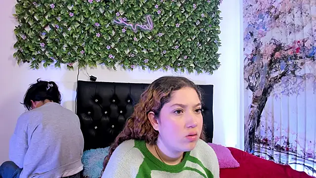 valeria and zoe online show from May 20, 3:40 pm