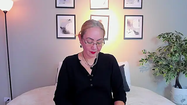 Victoria Firee online show from June 11, 7:34 pm