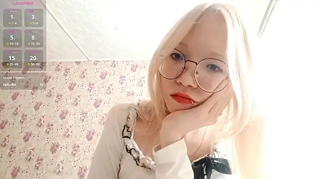 Snapshot of SoniqBliss chatting on February 28, 7:31 am SoniqBliss online show from February 28, 7:31 am