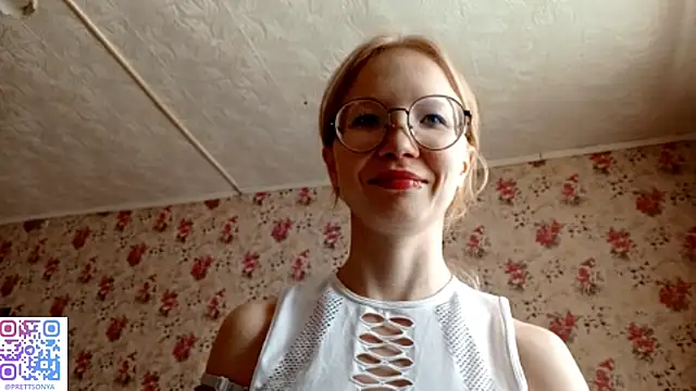 Snapshot of SoniqBliss chatting on March 1, 7:21 am SoniqBliss online show from March 1, 7:21 am