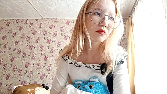 Snapshot of SoniqBliss chatting on March 3, 7:14 am SoniqBliss online show from March 3, 7:14 am