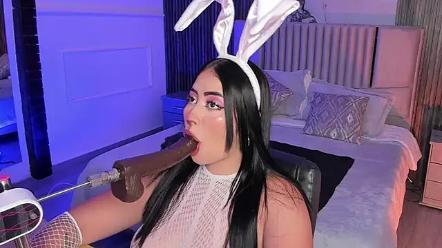 Emberrvelvet online show from April 5, 4:20 am