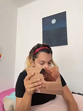 aurora bela online show from March 26, 6:13 pm