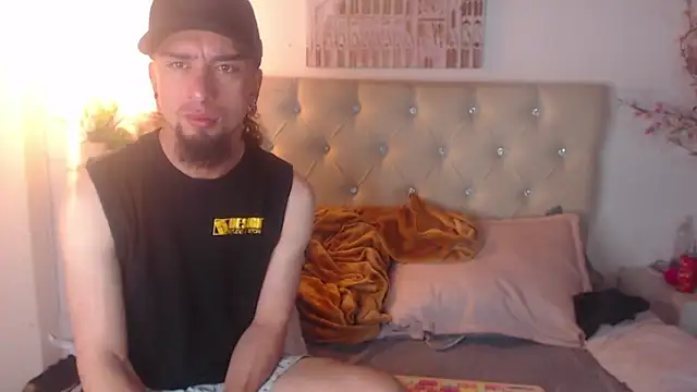 Snapshot of Rommen_N_Zoe chatting on April 29, 1:43 am Rommen N Zoe online show from April 29, 1:43 am