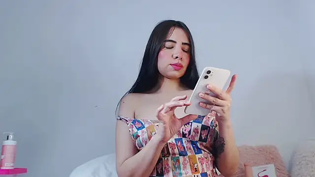 Snapshot of Juliette_a chatting on February 27, 12:54 am Juliette a online show from February 27, 12:54 am