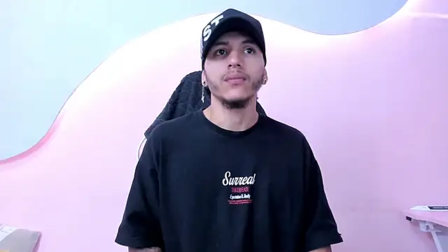 DanteLuxx online show from April 14, 4:29 am