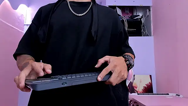 DanteLuxx online show from April 16, 3:51 am