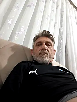 Snapshot of arelll34 chatting on February 26, 11:37 pm arelll34 online show from February 26, 11:37 pm