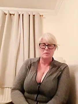 FlirtyFleur-x online show from April 19, 8:11 pm