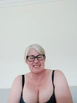FlirtyFleur-x online show from May 3, 5:30 pm