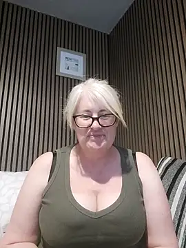 FlirtyFleur-x online show from May 8, 10:20 am