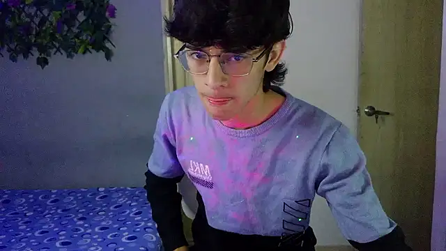 noah millerx online show from March 14, 4:29 am