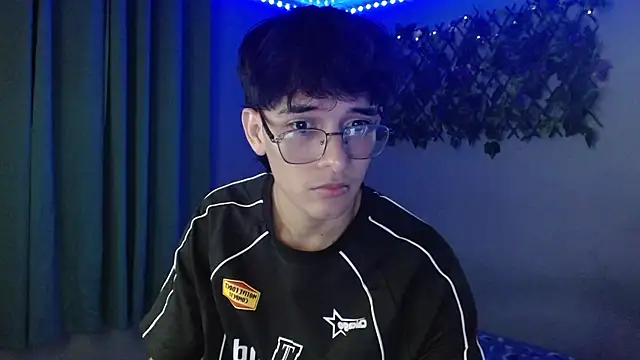 noah millerx online show from April 10, 4:06 am