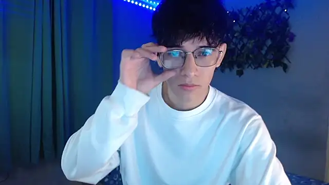 noah millerx online show from April 15, 4:41 am