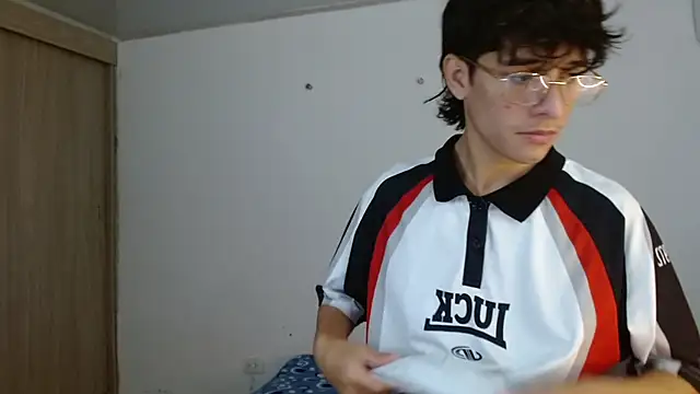 noah millerx online show from June 18, 7:51 pm