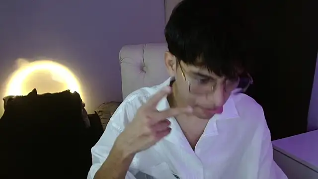 noah millerx online show from July 6, 8:44 pm