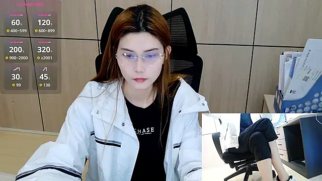 Snapshot of zhen-68 chatting on April 23, 2:35 am zhen-68 online show from April 23, 2:35 am